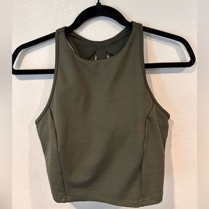 all in motion. Size M. Crop top shirt. Very flattering and a perfect fall color